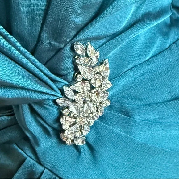 Mother of the Bride gown: Jade by Jasmine size 18 - Picture 2 of 4